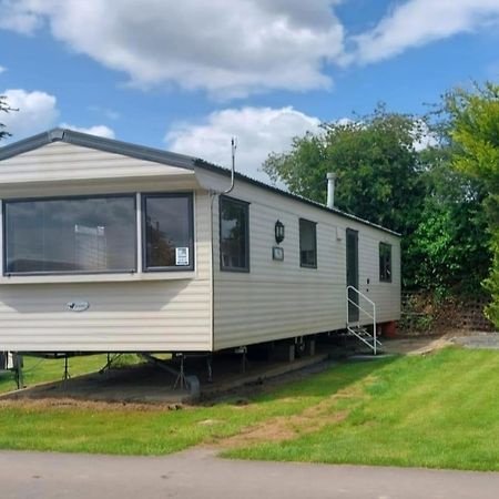 Homely 6 Berth Caravan At Steeple Bay In Essex Ref 36017D Southminster Exterior photo