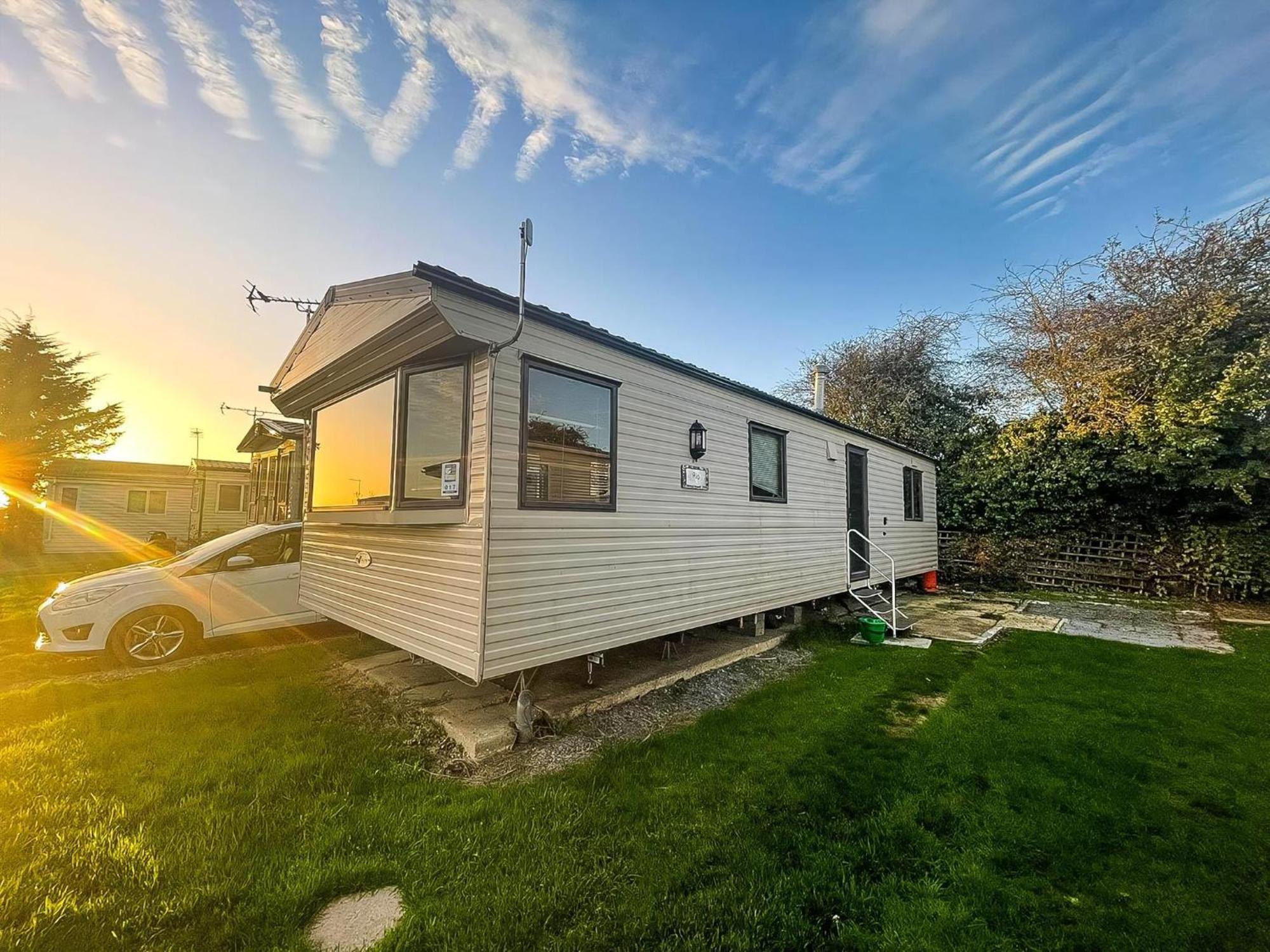 Homely 6 Berth Caravan At Steeple Bay In Essex Ref 36017D Southminster Exterior photo