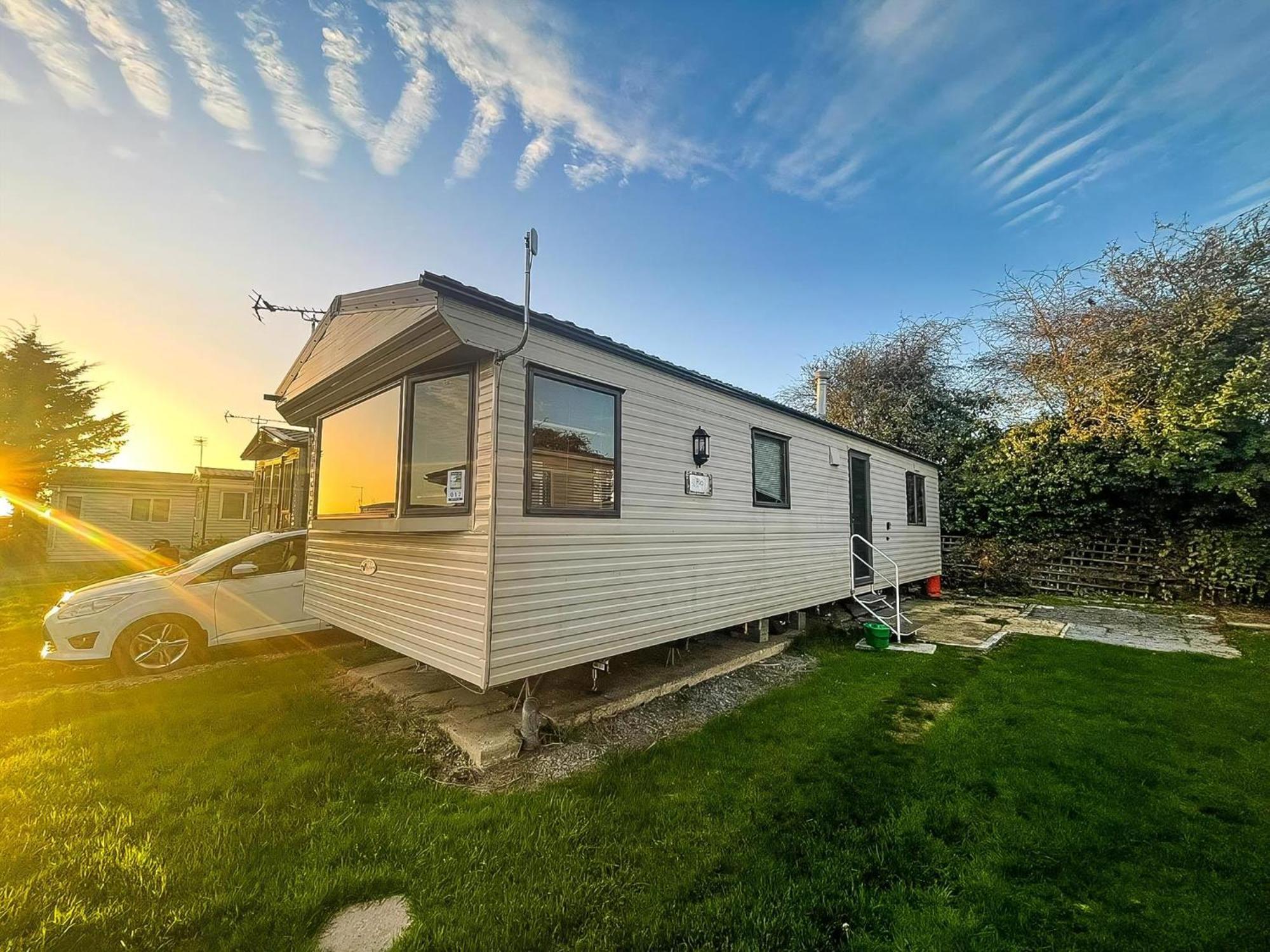 Homely 6 Berth Caravan At Steeple Bay In Essex Ref 36017D Southminster Exterior photo