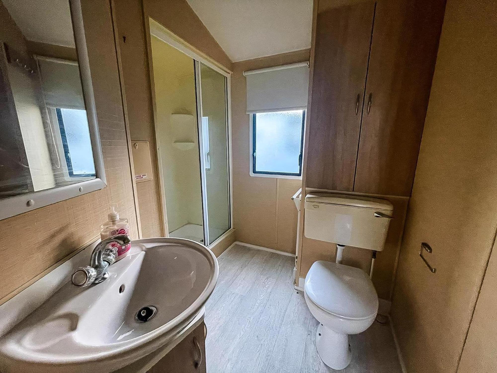 Homely 6 Berth Caravan At Steeple Bay In Essex Ref 36017D Southminster Exterior photo