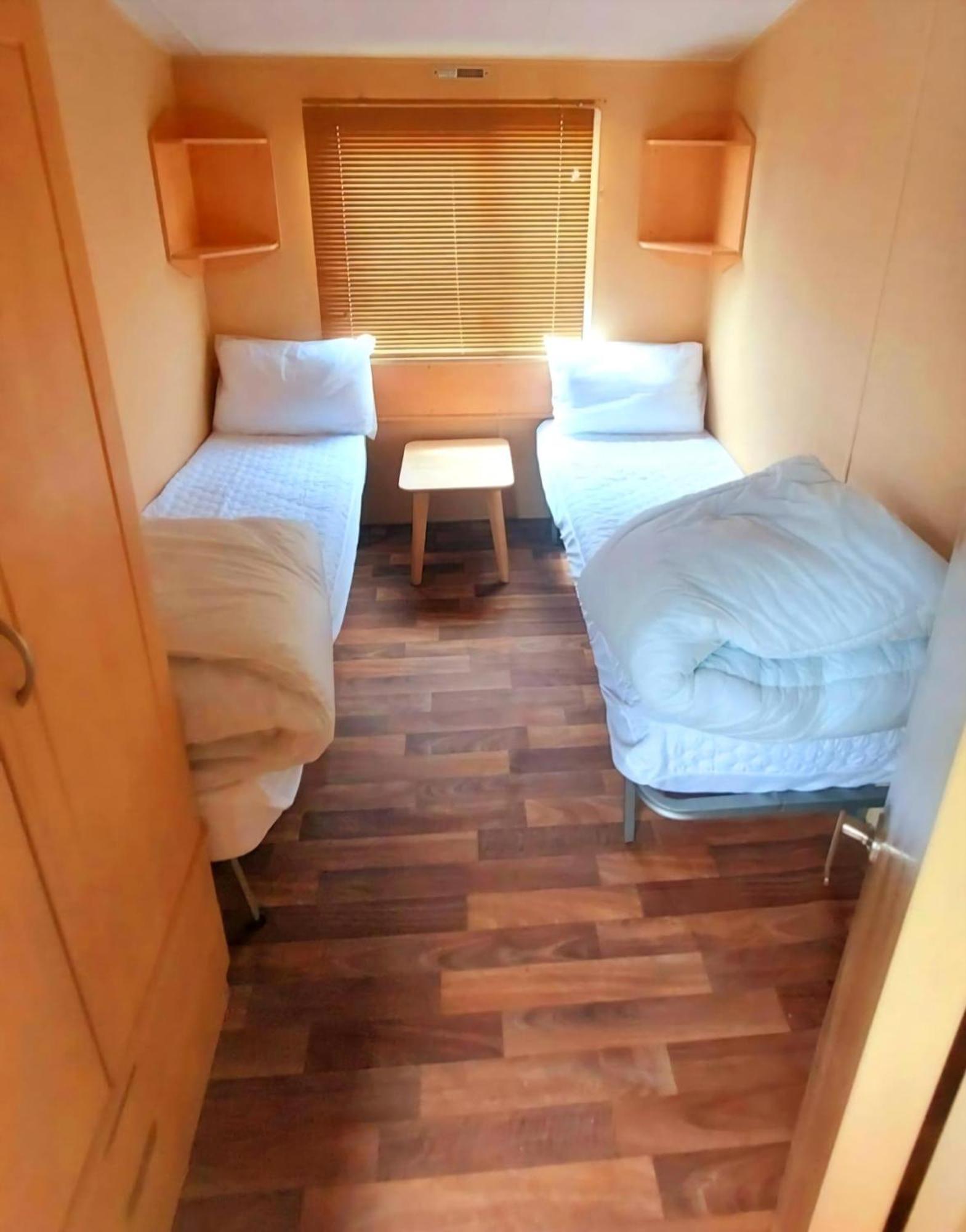 Homely 6 Berth Caravan At Steeple Bay In Essex Ref 36017D Southminster Exterior photo