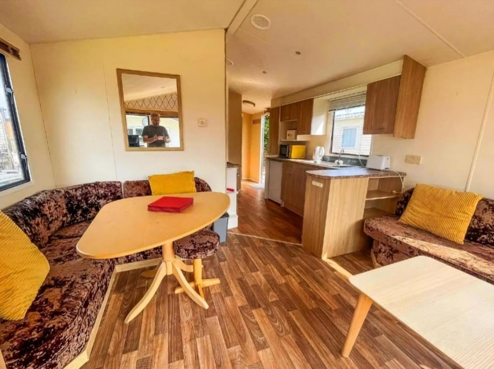 Homely 6 Berth Caravan At Steeple Bay In Essex Ref 36017D Southminster Exterior photo